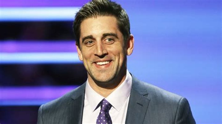 Aaron Rodgers Hosts ‘Jeopardy!’ & Twitter Cheers After He Admits He’d Like Job To Be Permanent