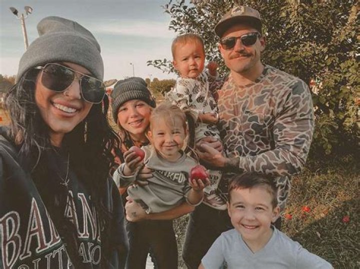 Chelsea Houska Takes Kids To Gay Pride Parade — Video – Hollywood Life