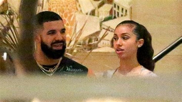 Drake Spotted Leaving Late Night Dinner Date With Mystery Woman – Hollywood Life