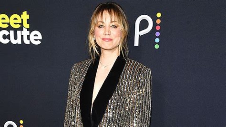 Kaley Cuoco Shows Off Bare Baby Bump On Vacation With Tom Pelphrey – Hollywood Life