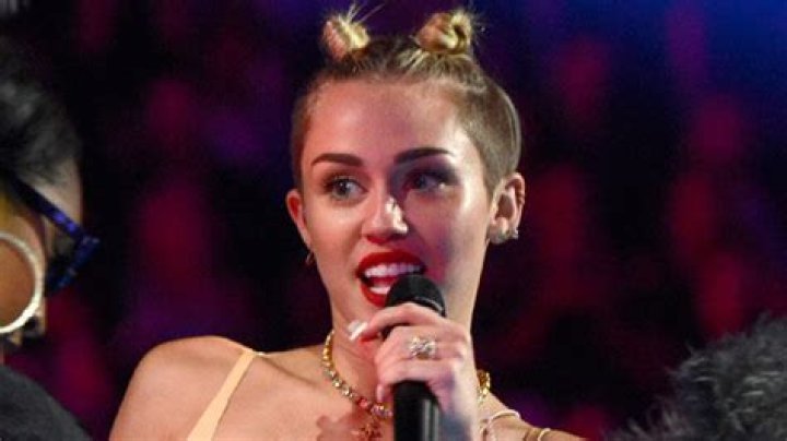 Miley Cyrus’ VMA Performance Reactions — Smith Family & More Are Stunned – Hollywood Life