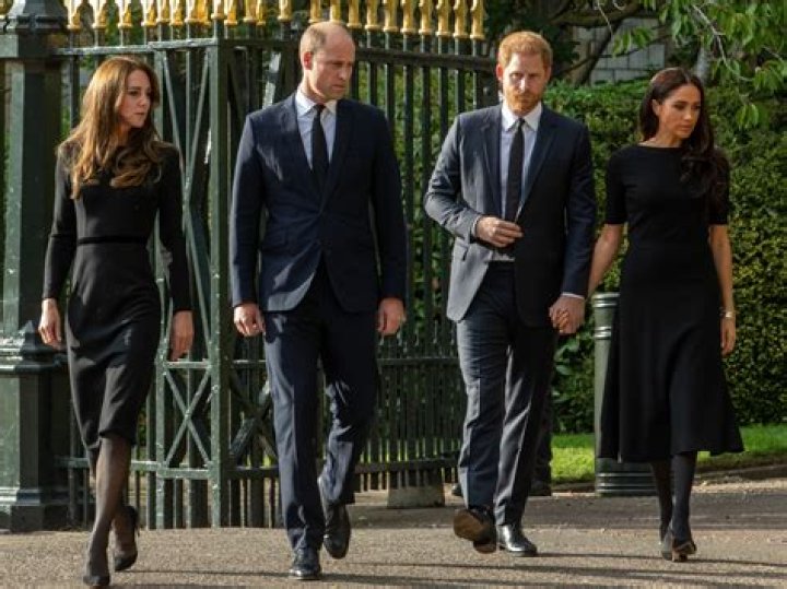 Prince William Ignores Reporter Asking About Prince Harry’s Book ‘Spare’: Watch