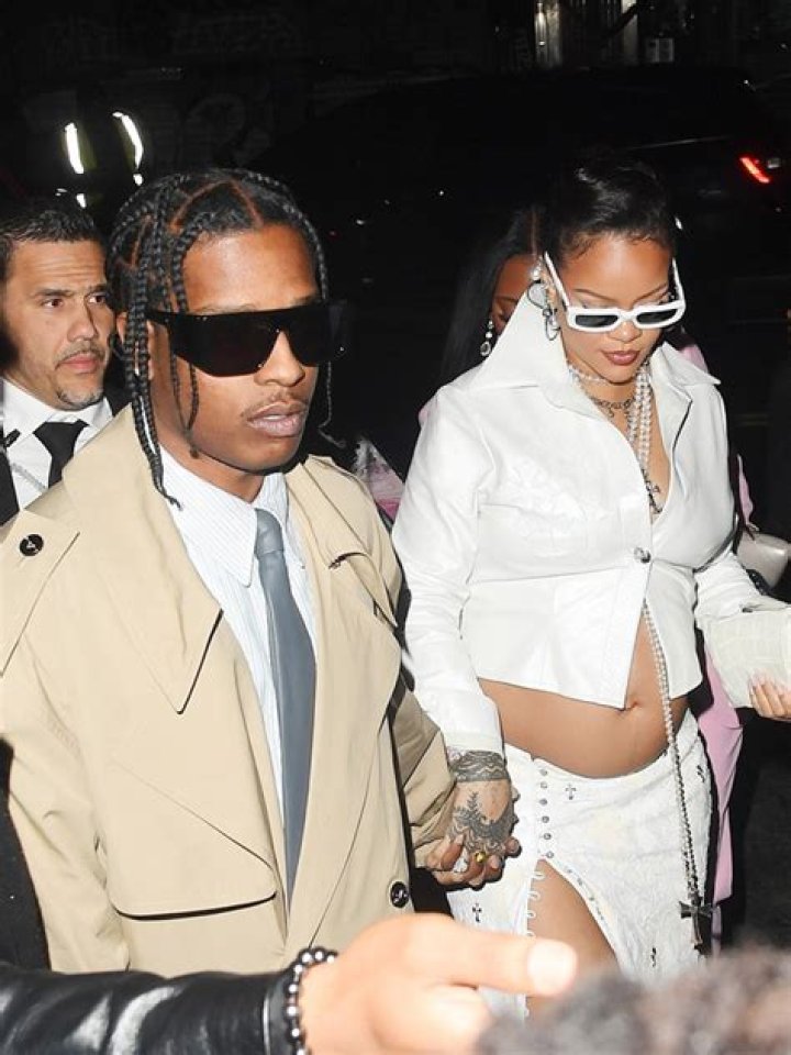 Rihanna Rocks Crop Top & Skirt & Shows Off Bare Baby Bump On Night Out – Hollywood Life