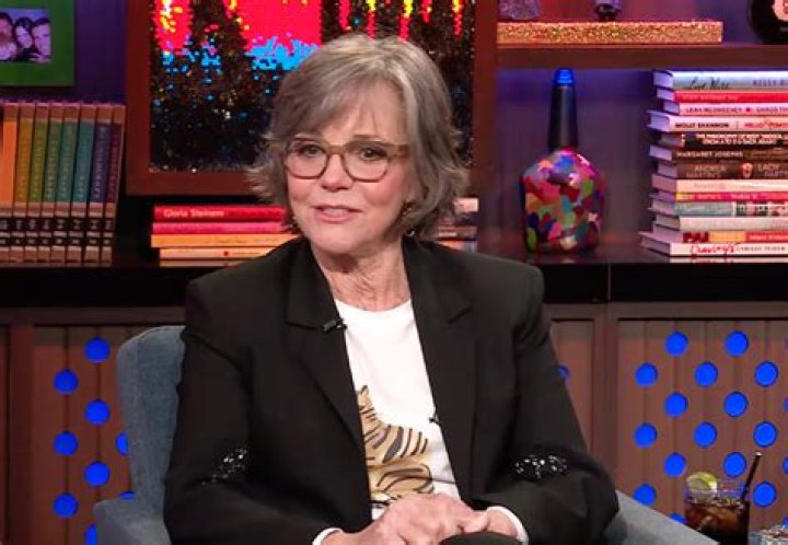 Sally Field Reveals Burt Reynolds Was Her ‘Worst’ On-Screen Kiss – Hollywood Life