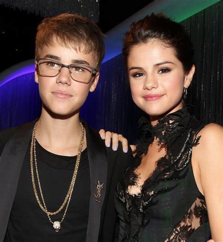 Selena Gomez, Justin Bieber & More Stars Spotted Wearing Cross Necklaces — Pics