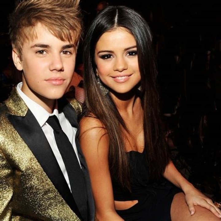 Selena Gomez & Justin Bieber’s PDA — Ex-Couple Hooks Up At B-Day Party – Hollywood Life