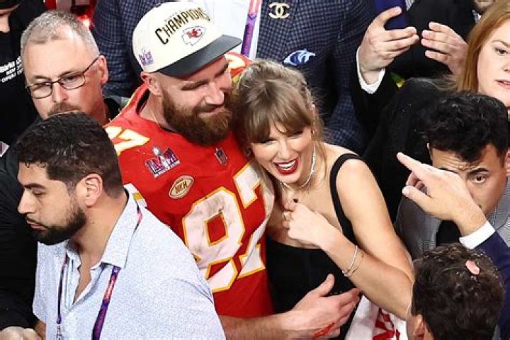 Taylor Swift Kisses Travis Kelce in New PDA Photo After Chiefs Game – Hollywood Life